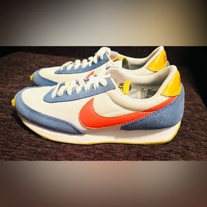 Nike Women's Daybreak in "University Blue Orange" Color Code DM8330-400 Size: 5